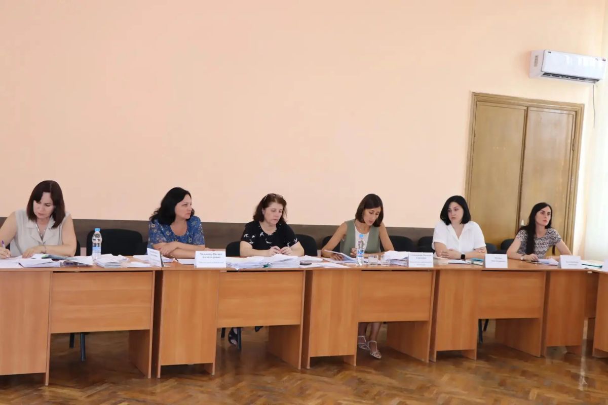 В Лутугинском муниципальном округе прошло очередное заседание Районной комиссии по делам несовершеннолетних и защите их прав В Лутугинском муниципальном округе прошло очередное заседание Районной комиссии по делам несовершеннолетних и защите их прав