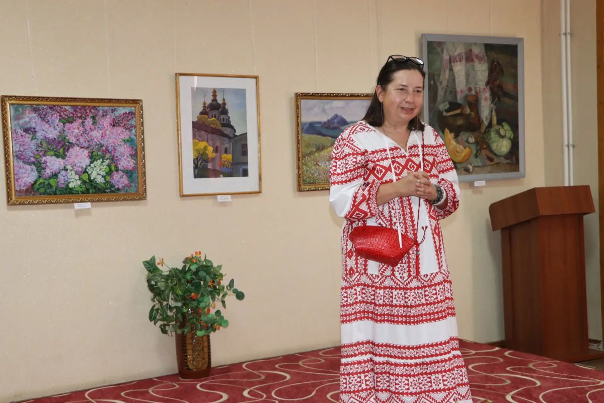 В Стаханове открылась выставка, пронизанная любовью к Донбассу В Стаханове открылась выставка, пронизанная любовью к Донбассу