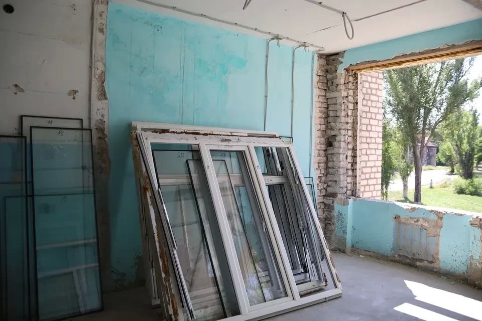 В Славяносербске проверили ход ремонтных работ в поликлинике центральной районной больницы