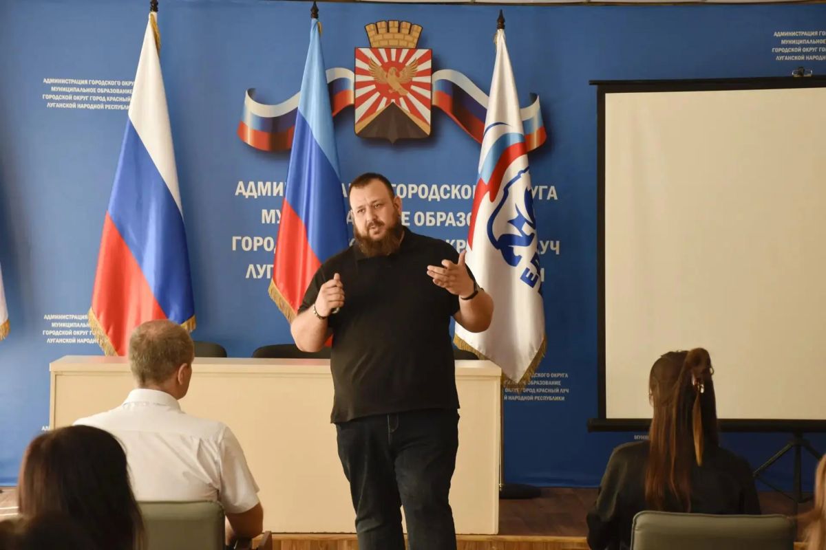 Иван Санаев провел рабочий выезд в Красный Луч Иван Санаев провел рабочий выезд в Красный Луч