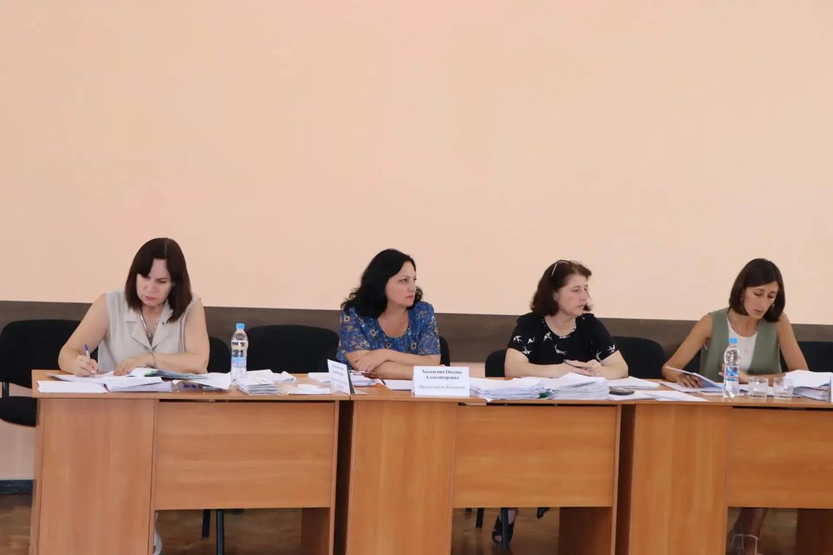В Лутугинском муниципальном округе прошло очередное заседание Районной комиссии по делам несовершеннолетних и защите их прав В Лутугинском муниципальном округе прошло очередное заседание Районной комиссии по делам несовершеннолетних и защите их прав
