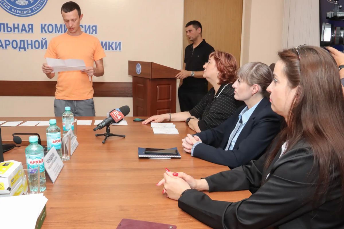 В Луганске состоялась жеребьевка по распределению бесплатного эфирного времени и печатной площади между политическими партиями и кандидатами в депутаты Госдумы В Луганске состоялась жеребьевка по распределению бесплатного эфирного времени и печатной площади между политическими партиями и кандидатами в депутаты Госдумы