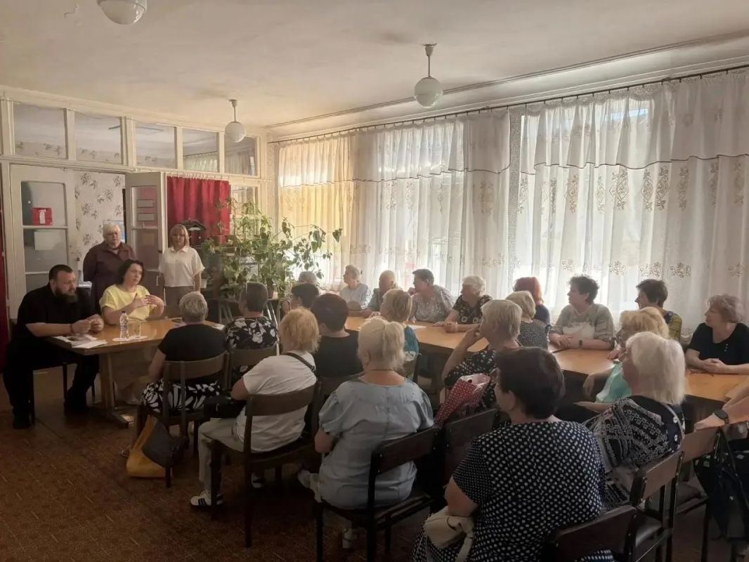Иван Санаев провел рабочий выезд в Красный Луч Иван Санаев провел рабочий выезд в Красный Луч