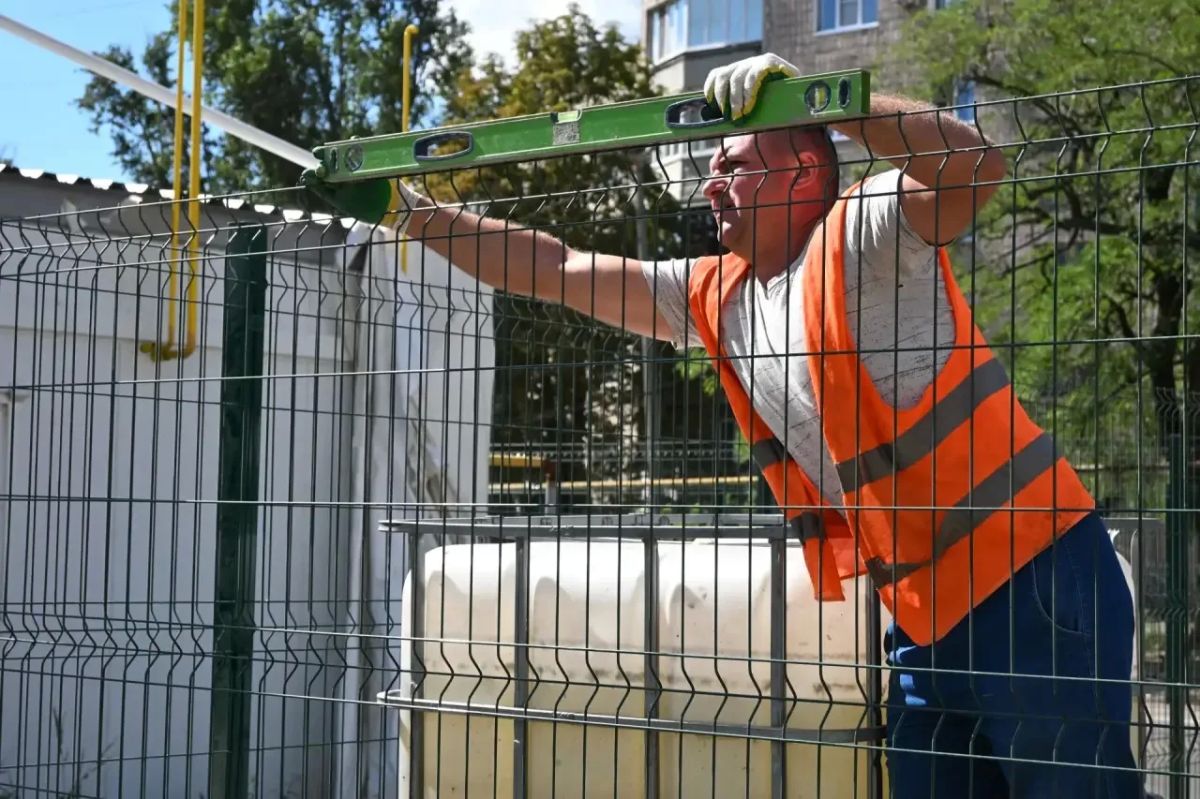 Продолжаются работы во внутреннем дворе за зданием Краснодонского ЗАГСа Продолжаются работы во внутреннем дворе за зданием Краснодонского ЗАГСа