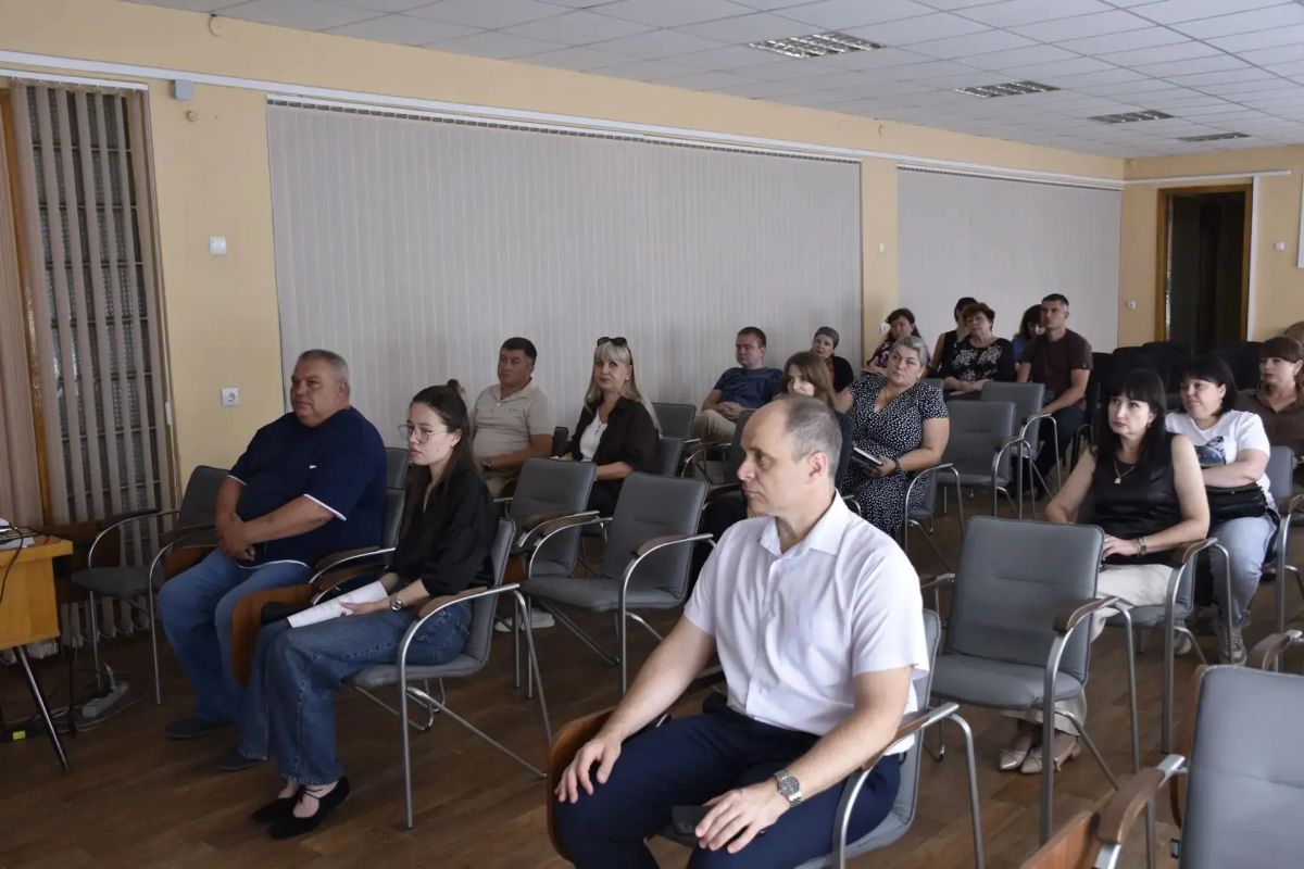 Иван Санаев провел рабочий выезд в Красный Луч Иван Санаев провел рабочий выезд в Красный Луч
