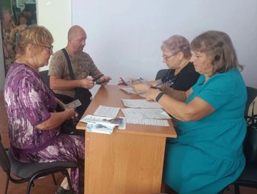 В рамках работы выездного мобильного офиса специалистами филиала № 13 ГКУ ЛНР «РЦСЗН» был осуществлен плановый выездной прием в пгт