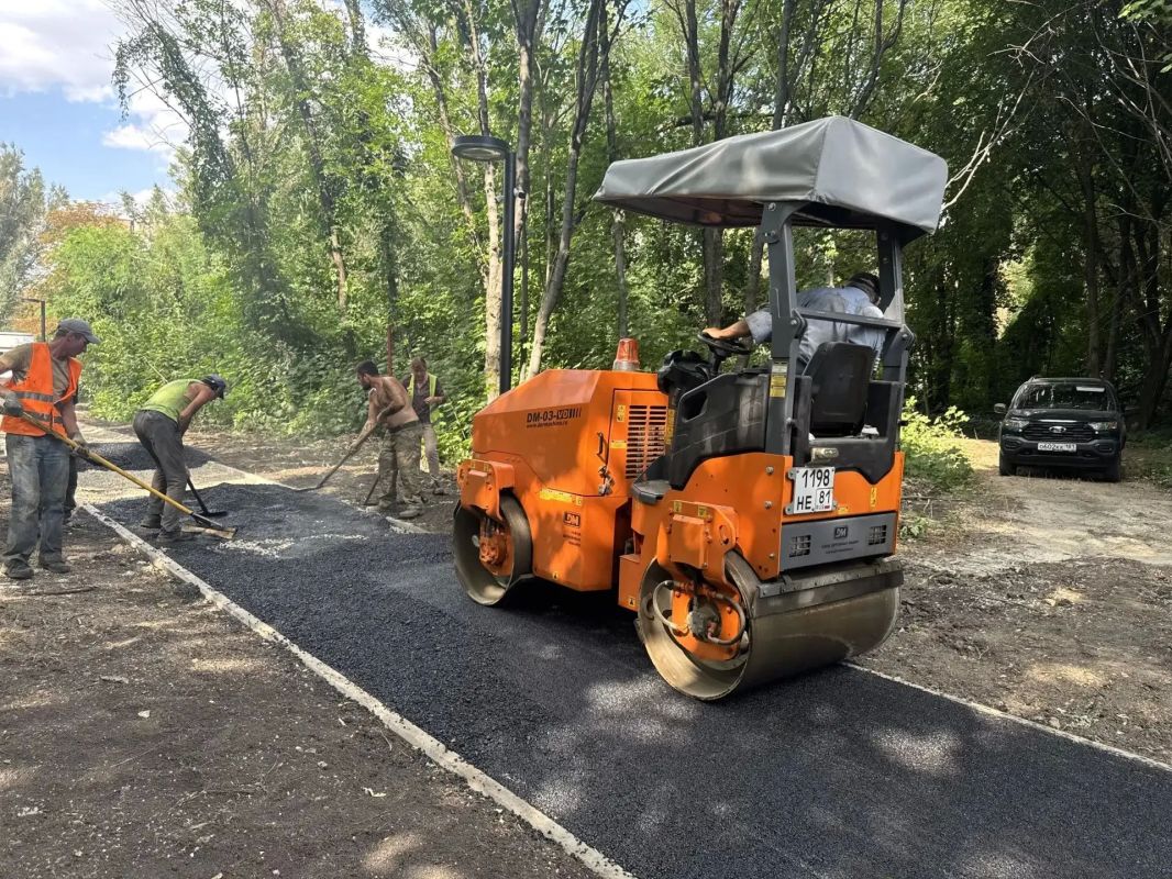 Продолжаем комплексное благоустройство территории у памятного знака ликвидаторам аварии на Чернобыльской АЭС Продолжаем комплексное благоустройство территории у памятного знака ликвидаторам аварии на Чернобыльской АЭС