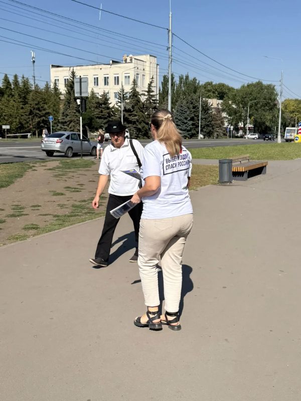ЛДПР рядом с людьми. Актив Луганского регионального отделения ЛДПР совместно с Молодёжной организацией Луганского РО ЛДПР продолжает проводить встречи с жителями города ЛДПР рядом с людьми. Актив Луганского регионального отделения ЛДПР совместно с Молодёжной организацией Луганского РО ЛДПР продолжает проводить встречи с жителями города