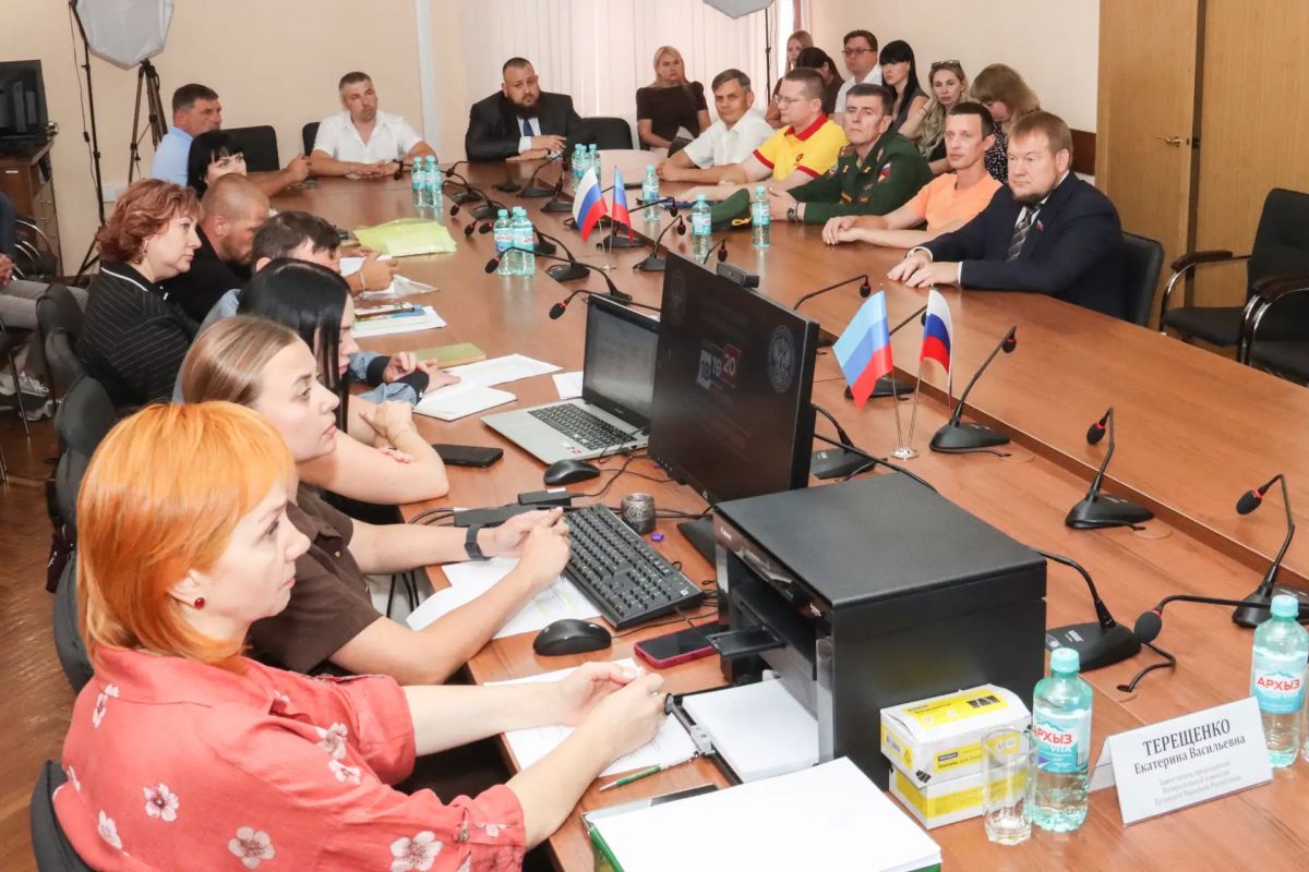 В Луганске состоялась жеребьевка по распределению бесплатного эфирного времени и печатной площади между политическими партиями и кандидатами в депутаты Госдумы В Луганске состоялась жеребьевка по распределению бесплатного эфирного времени и печатной площади между политическими партиями и кандидатами в депутаты Госдумы