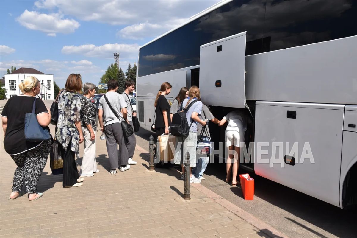 На творческий форум в Москву отправилась делегация из ЛНР На творческий форум в Москву отправилась делегация из ЛНР