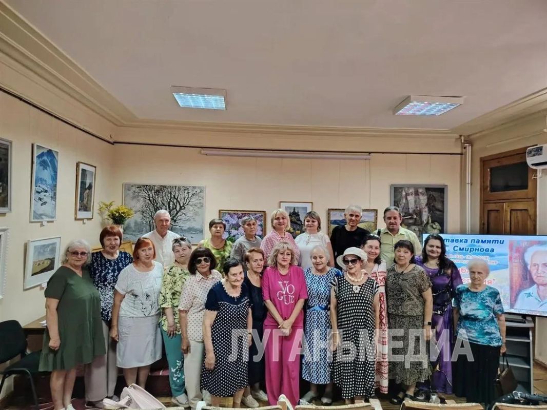 В стахановском музее открылась выставка художника Александра Смирнова В стахановском музее открылась выставка художника Александра Смирнова
