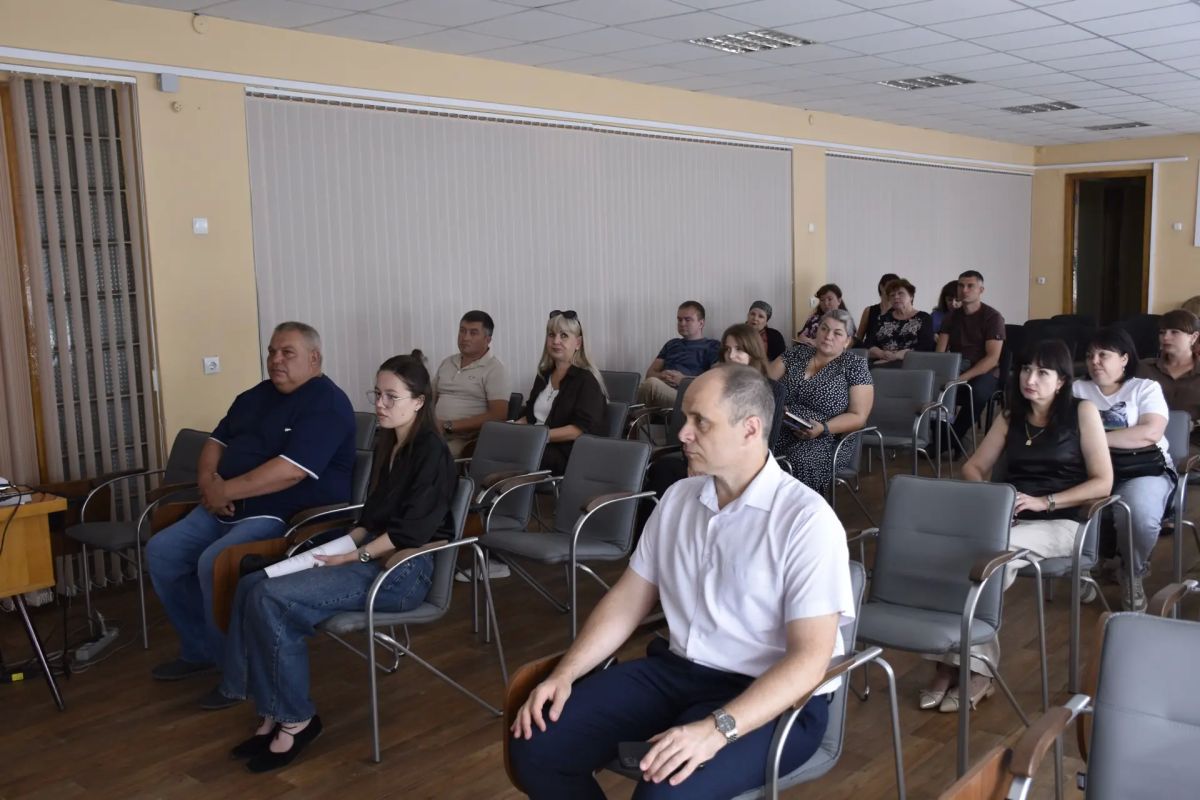 Иван Санаев: Продолжили рабочие встречи в Красном Луче с коллективами предприятий жилищно-коммунального хозяйства Иван Санаев: Продолжили рабочие встречи в Красном Луче с коллективами предприятий жилищно-коммунального хозяйства