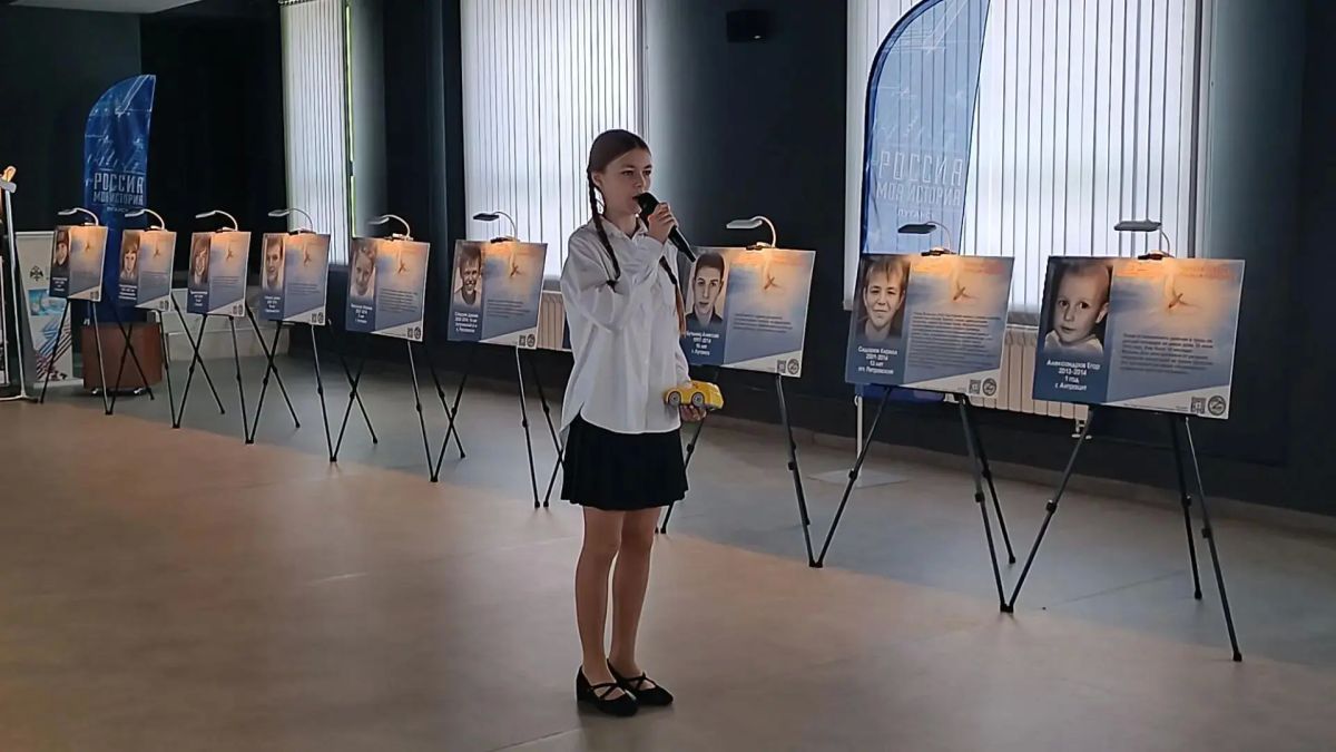 В столичном Доме молодёжи состоялось открытие народной выставки «Аллея ангелов», посвящённой детям, погибшим от рук украинских националистов В столичном Доме молодёжи состоялось открытие народной выставки «Аллея ангелов», посвящённой детям, погибшим от рук украинских националистов