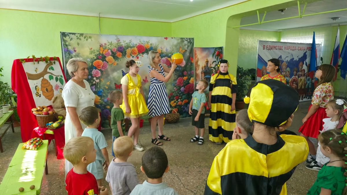 ЯБЛОЧНЫЙ СПАС И ЛЕТНИЕ ПРИКЛЮЧЕНИЯ: КАК ПРОШЛИ ПРАЗДНИКИ В ДК ГОРОДА ЯБЛОЧНЫЙ СПАС И ЛЕТНИЕ ПРИКЛЮЧЕНИЯ: КАК ПРОШЛИ ПРАЗДНИКИ В ДК ГОРОДА