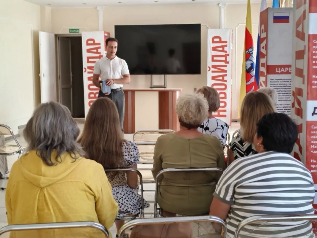 В Новоайдарском районном Доме культуры прошло семинар-совещание В Новоайдарском районном Доме культуры прошло семинар-совещание