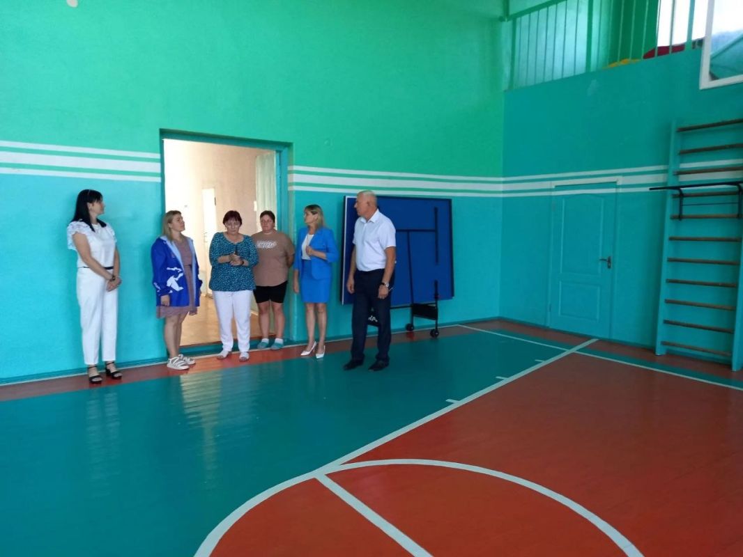 В Краснодонском округе прошла «родительская приемка» школы в Новоанновке В Краснодонском округе прошла «родительская приемка» школы в Новоанновке