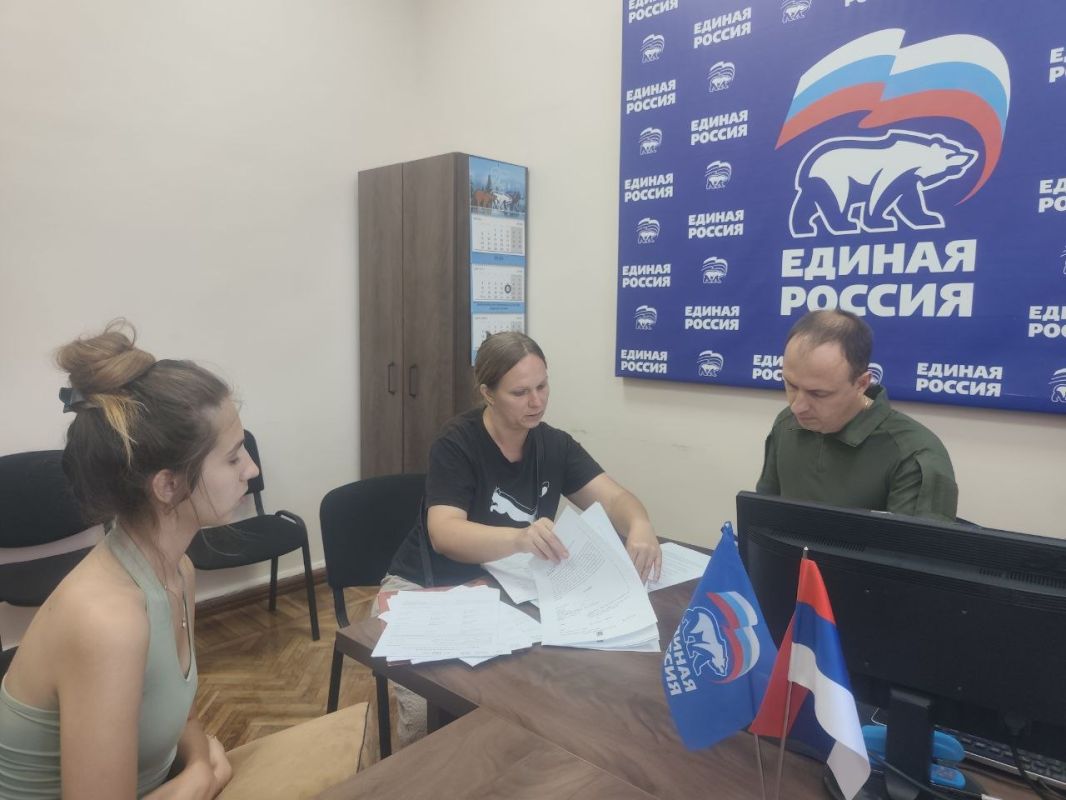 Сегодня в местной общественной приёмной ВПП «ЕДИНАЯ РОССИЯ» оказывали бесплатную юридическую помощь жителям краснодонского муниципального округа в рамках социального проекта «Открытое окно» Сегодня в местной общественной приёмной ВПП «ЕДИНАЯ РОССИЯ» оказывали бесплатную юридическую помощь жителям краснодонского муниципального округа в рамках социального проекта «Открытое окно»