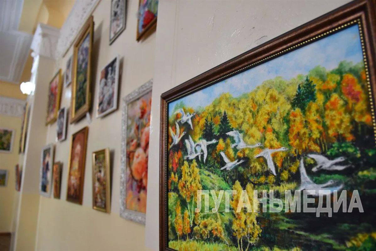 В Кировском Дворце культуры открылась персональная выставка местной рукодельницы Валентины Смирновой «Пушистое настроение» В Кировском Дворце культуры открылась персональная выставка местной рукодельницы Валентины Смирновой «Пушистое настроение»