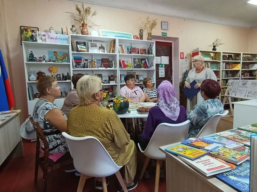 В Комиссаровской библиотеке прошли фольклорные посиделки «Русские традиции В Комиссаровской библиотеке прошли фольклорные посиделки «Русские традиции