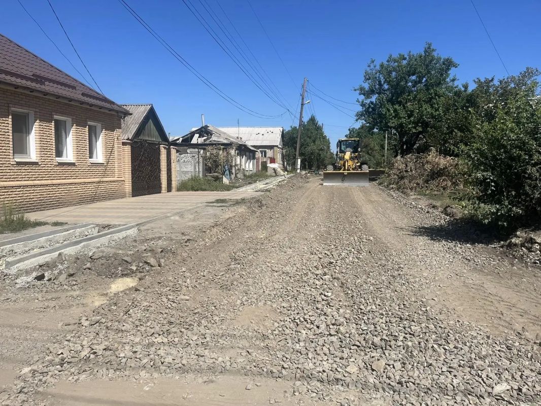 Стартовал очередной этап капитального ремонта дорог по улицам Пушкина и Маяковского в Лутугино Стартовал очередной этап капитального ремонта дорог по улицам Пушкина и Маяковского в Лутугино