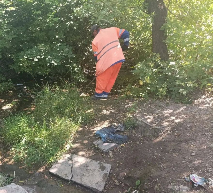 Коммунальными службами проведены работы на территории города Коммунальными службами проведены работы на территории города