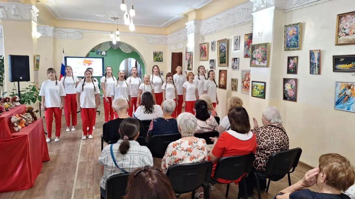 В Кировском городском Дворце культуры в дни уходящего лета, состоялось открытие персональной выставки «Пушистое настроение» мастера любительского клуба «Кудесники» Валентины Смирновой
