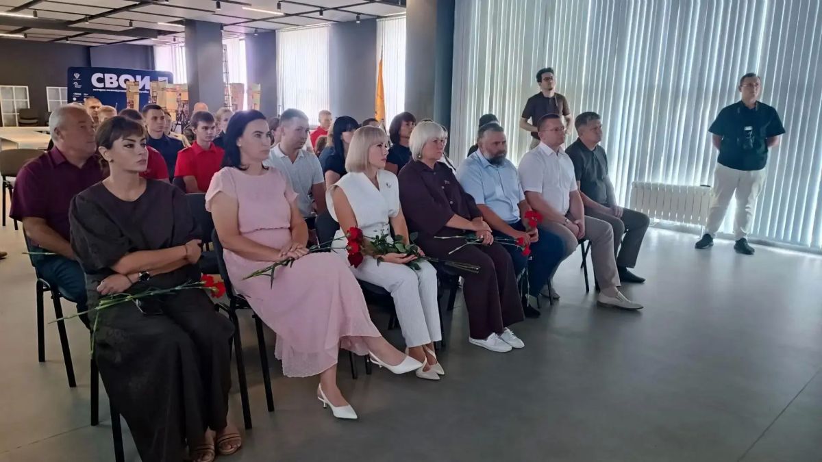 В столичном Доме молодёжи состоялось открытие народной выставки «Аллея ангелов», посвящённой детям, погибшим от рук украинских националистов В столичном Доме молодёжи состоялось открытие народной выставки «Аллея ангелов», посвящённой детям, погибшим от рук украинских националистов