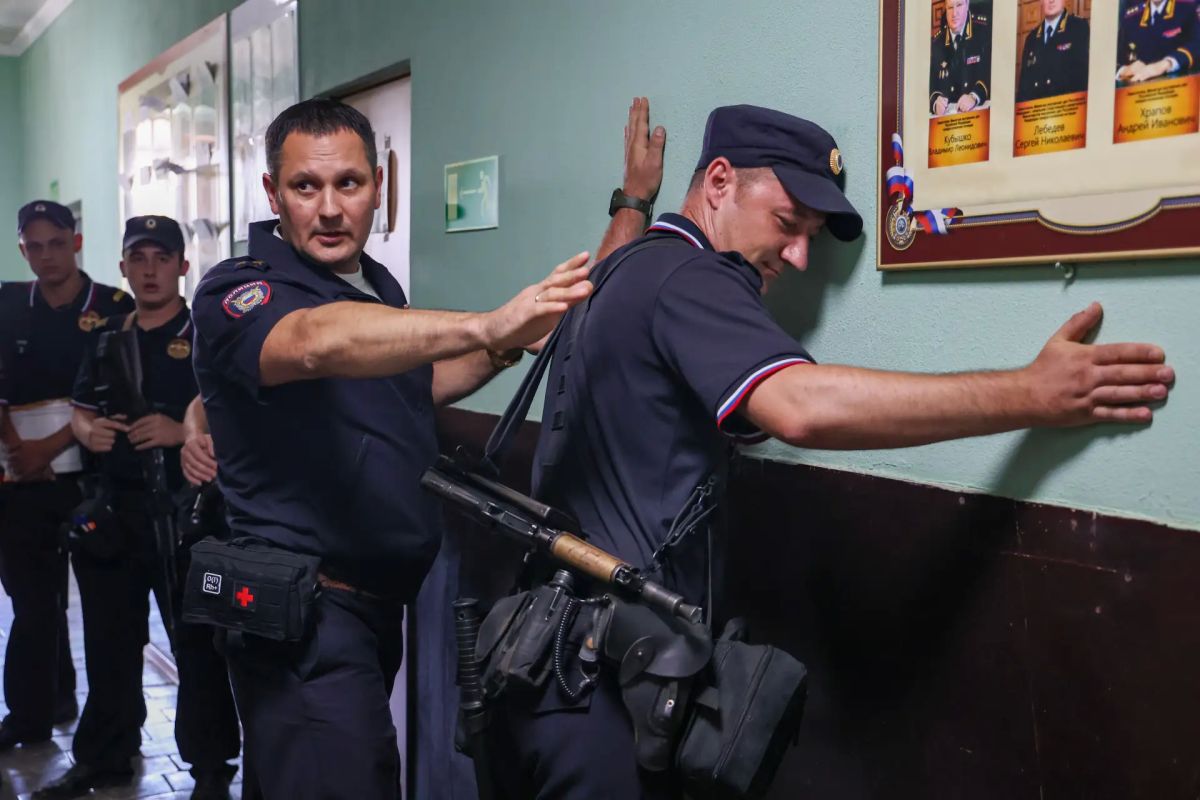 В МВД проверили готовность полицейских к заступлению на службу В МВД проверили готовность полицейских к заступлению на службу