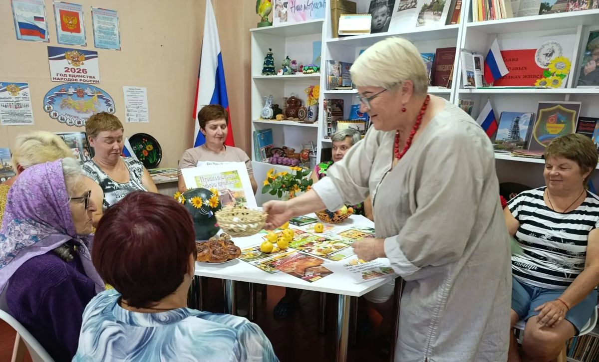 В Комиссаровской библиотеке прошли фольклорные посиделки «Русские традиции В Комиссаровской библиотеке прошли фольклорные посиделки «Русские традиции