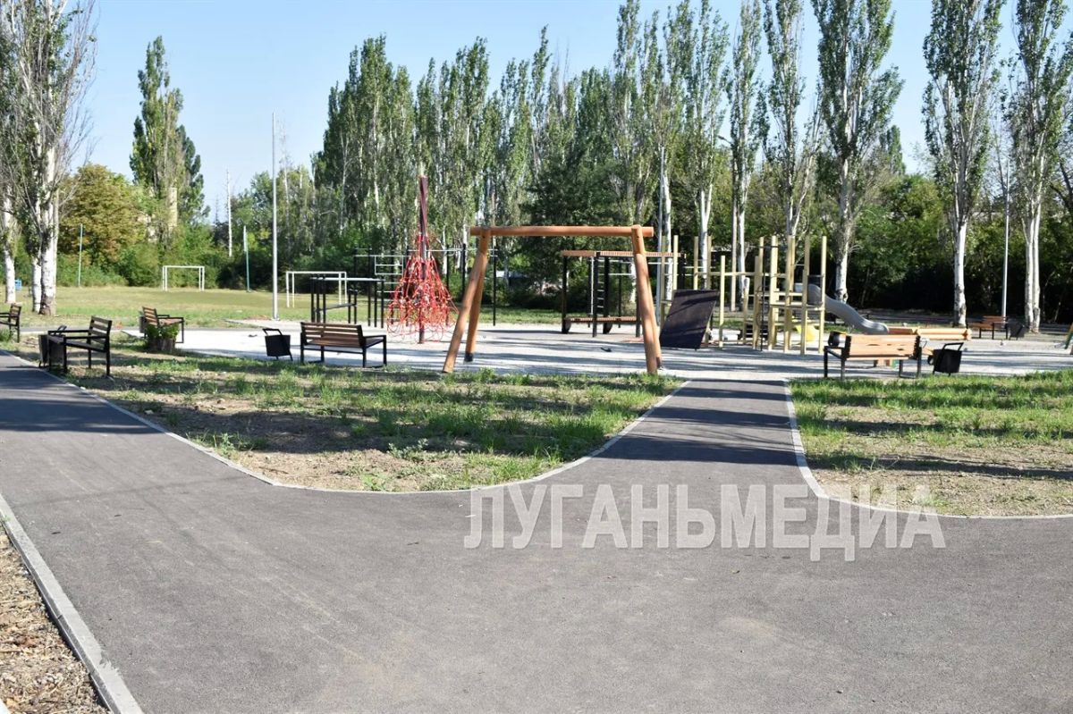 Благоустройство сквера на улице Щетинина в Брянке близится к завершению Благоустройство сквера на улице Щетинина в Брянке близится к завершению