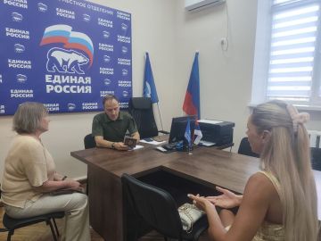 Сегодня в местной общественной приёмной ВПП «ЕДИНАЯ РОССИЯ» оказывали бесплатную юридическую помощь жителям краснодонского муниципального округа в рамках социального проекта «Открытое окно»
