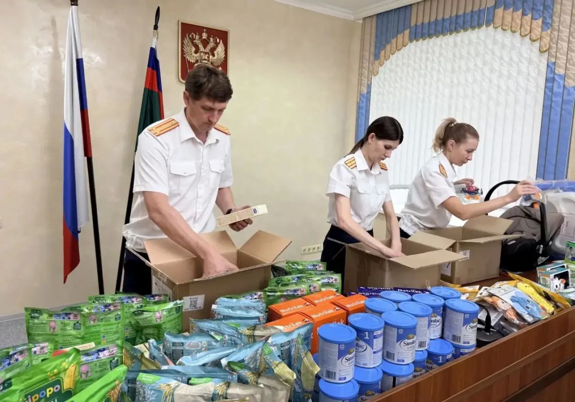 Сотрудники СУ СК России по Алтайскому краю собрали гуманитарную помощь для воспитанников подшефного учреждения, расположенного в Луганской Народной Республике Сотрудники СУ СК России по Алтайскому краю собрали гуманитарную помощь для воспитанников подшефного учреждения, расположенного в Луганской Народной Республике