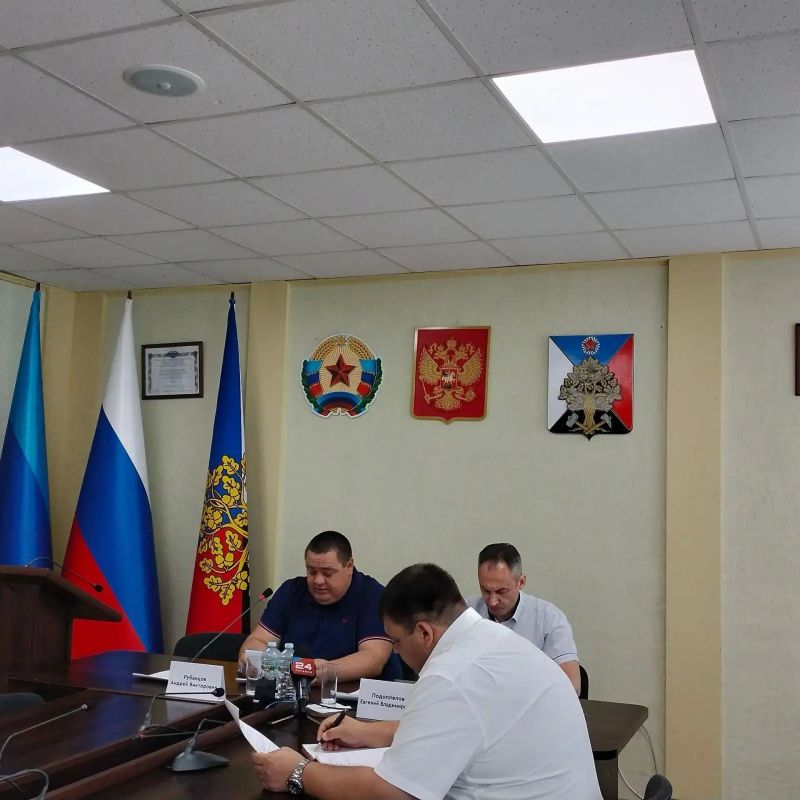 В Администрации городского округа город Ровеньки состоялось совещание с руководителями учреждений и организаций В Администрации городского округа город Ровеньки состоялось совещание с руководителями учреждений и организаций