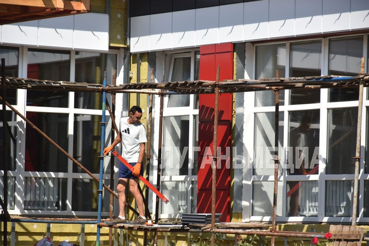 В Новопсковской средней школе накануне начала нового учебного года прошла всероссийская акция «Единой России» «Родительская приемка» В Новопсковской средней школе накануне начала нового учебного года прошла всероссийская акция «Единой России» «Родительская приемка»