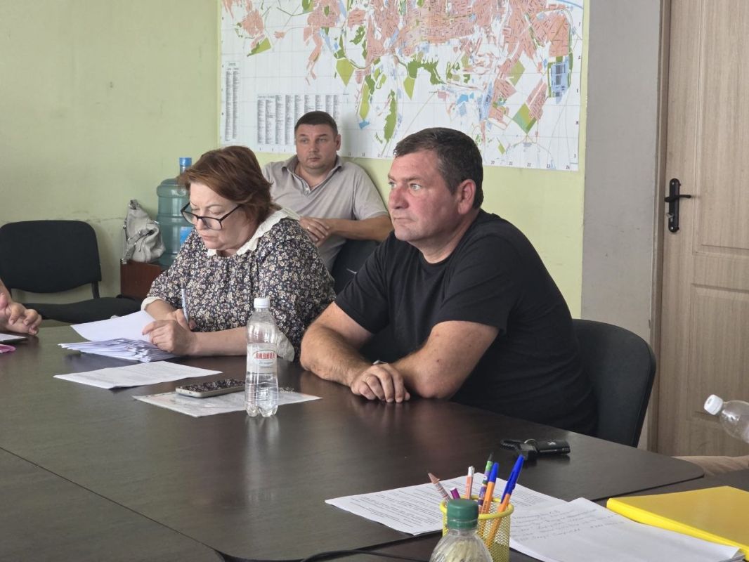 Состоялось совместное заседание постоянных комиссий Совета городского округа город Лисичанск: комиссии по социально-экономическому развитию и вопросам ЖКХ и комиссии по правовой политике и связям с общественностью Состоялось совместное заседание постоянных комиссий Совета городского округа город Лисичанск: комиссии по социально-экономическому развитию и вопросам ЖКХ и комиссии по правовой политике и связям с общественностью