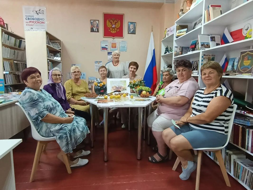 В Комиссаровской библиотеке прошли фольклорные посиделки «Русские традиции