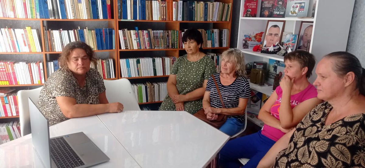 Библиотека села Петровка приняла участие в творческой встрече «Творческие семейные династии» Библиотека села Петровка приняла участие в творческой встрече «Творческие семейные династии»