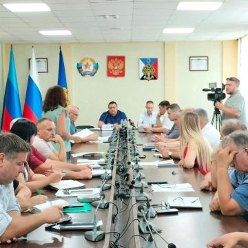 Андрей Рубанцов: Сегодня провёл расширенное аппаратное совещание с руководителями подведомственных учреждений Администрации и территориальных органов по вопросам жизнеобеспечения населения городского округа