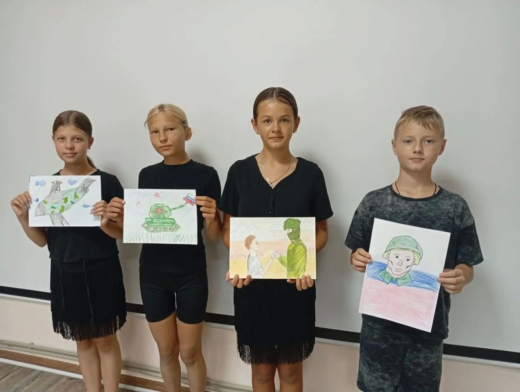 На базе Дома культуры поселка Красный Яр прошел конкурс рисунков, посвященный героям СВО На базе Дома культуры поселка Красный Яр прошел конкурс рисунков, посвященный героям СВО