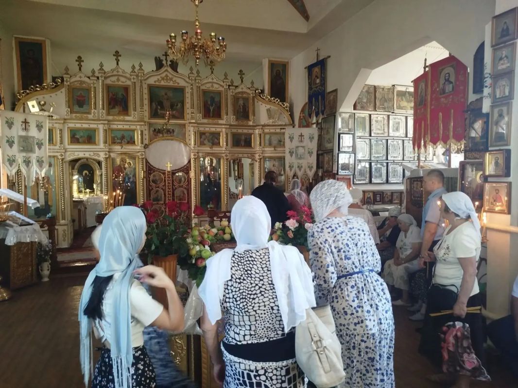 19 августа в день праздника Преображения Господня, в одноименном православном храме города Петровское состоялось праздничное богослужение 19 августа в день праздника Преображения Господня, в одноименном православном храме города Петровское состоялось праздничное богослужение