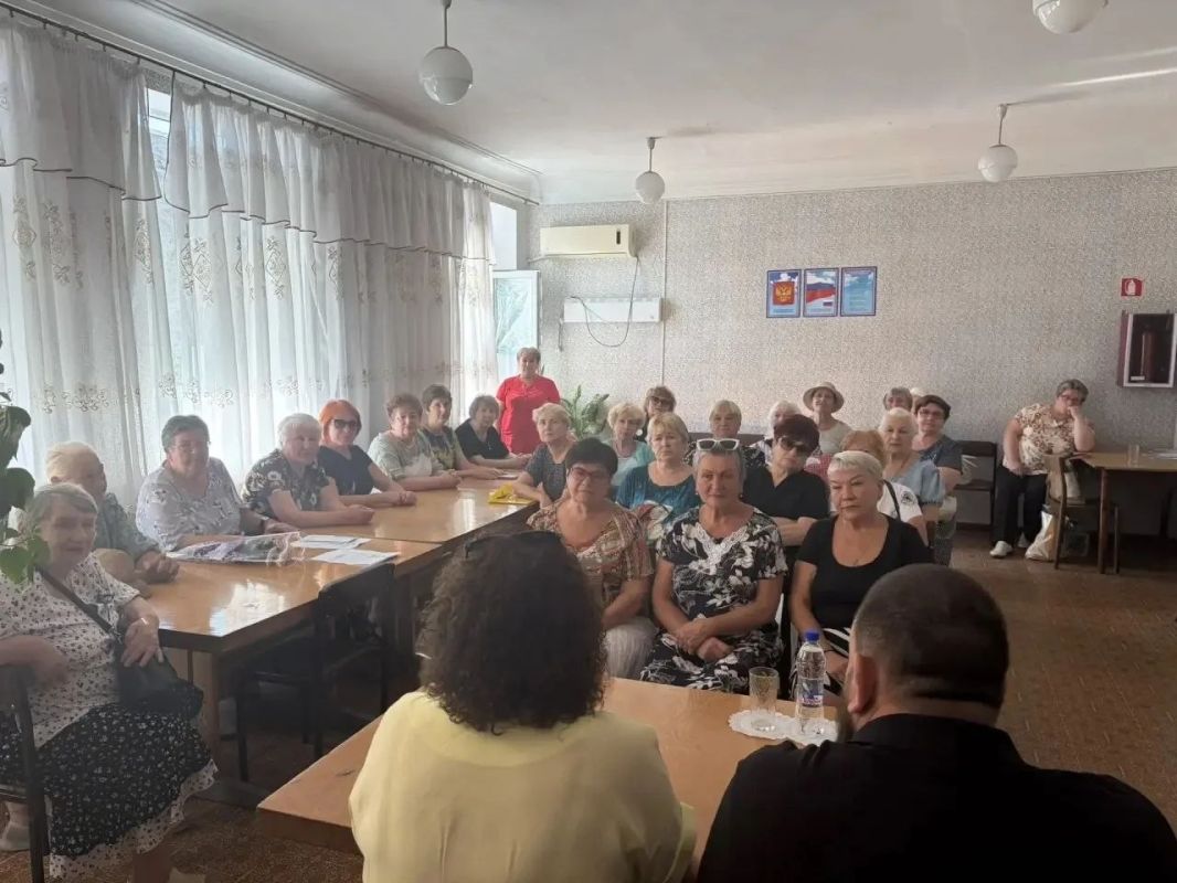 Вместе с министром труда и социальной политики ЛНР Еленой Макаренко посетили несколько социальных учреждений Красного Луча Вместе с министром труда и социальной политики ЛНР Еленой Макаренко посетили несколько социальных учреждений Красного Луча