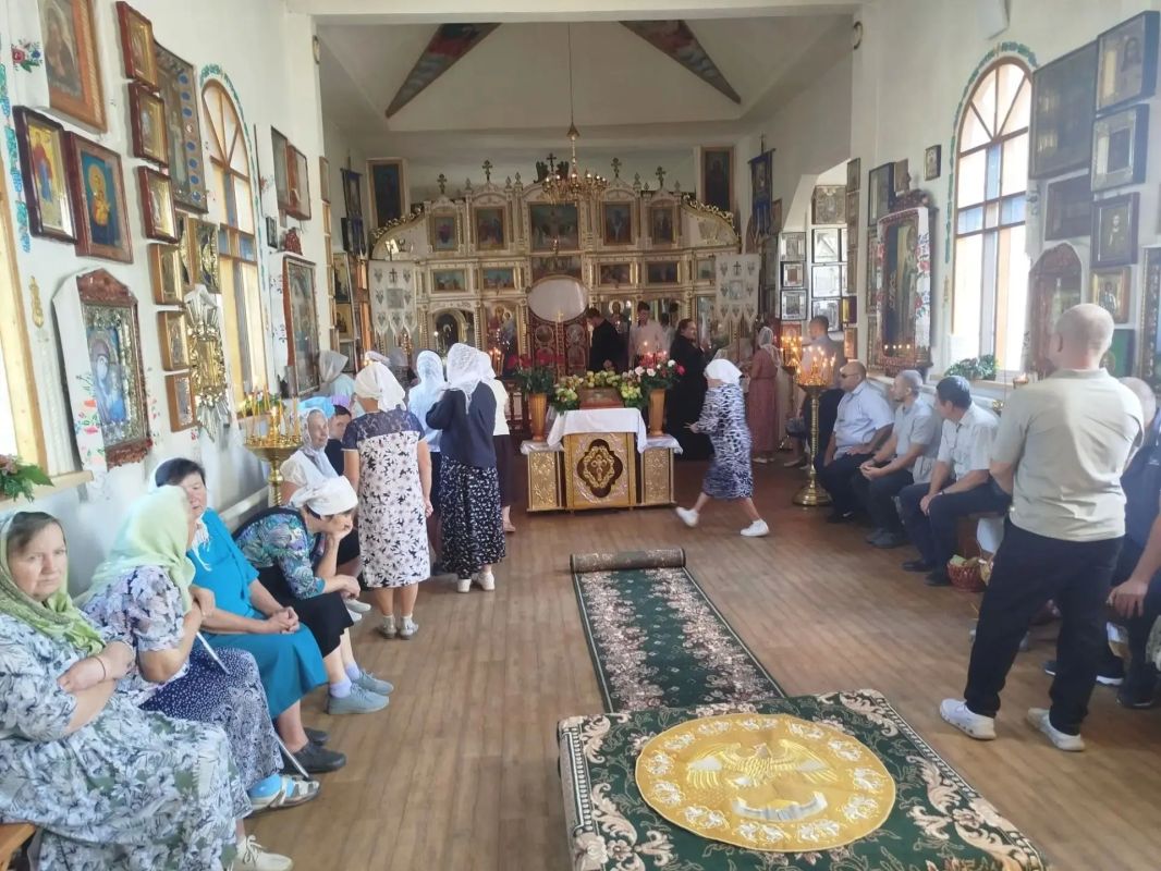 19 августа в день праздника Преображения Господня, в одноименном православном храме города Петровское состоялось праздничное богослужение 19 августа в день праздника Преображения Господня, в одноименном православном храме города Петровское состоялось праздничное богослужение