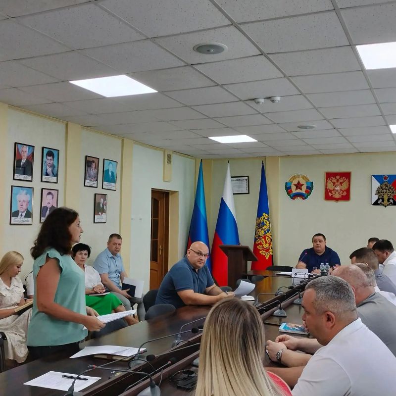 В Администрации городского округа город Ровеньки состоялось совещание с руководителями учреждений и организаций В Администрации городского округа город Ровеньки состоялось совещание с руководителями учреждений и организаций