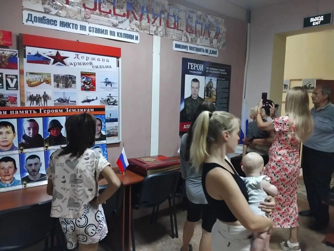 Славяносербский краеведческий музей посетили получатели социальных услуг Семейного центра Славяносербский краеведческий музей посетили получатели социальных услуг Семейного центра