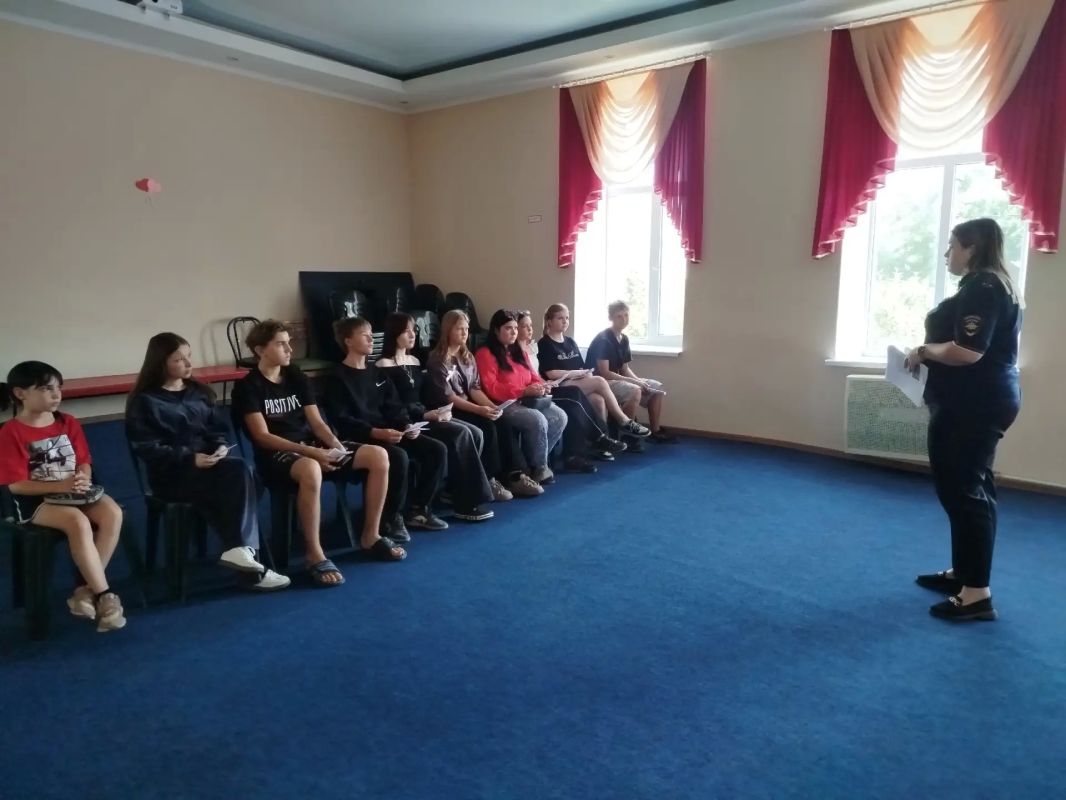 В Ящиковском Доме культуры прошла встреча с инспектором ПДН В Ящиковском Доме культуры прошла встреча с инспектором ПДН
