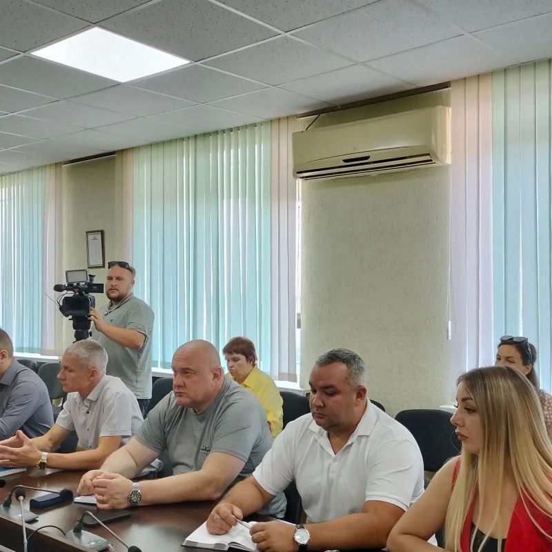 В Администрации городского округа город Ровеньки состоялось совещание с руководителями учреждений и организаций В Администрации городского округа город Ровеньки состоялось совещание с руководителями учреждений и организаций