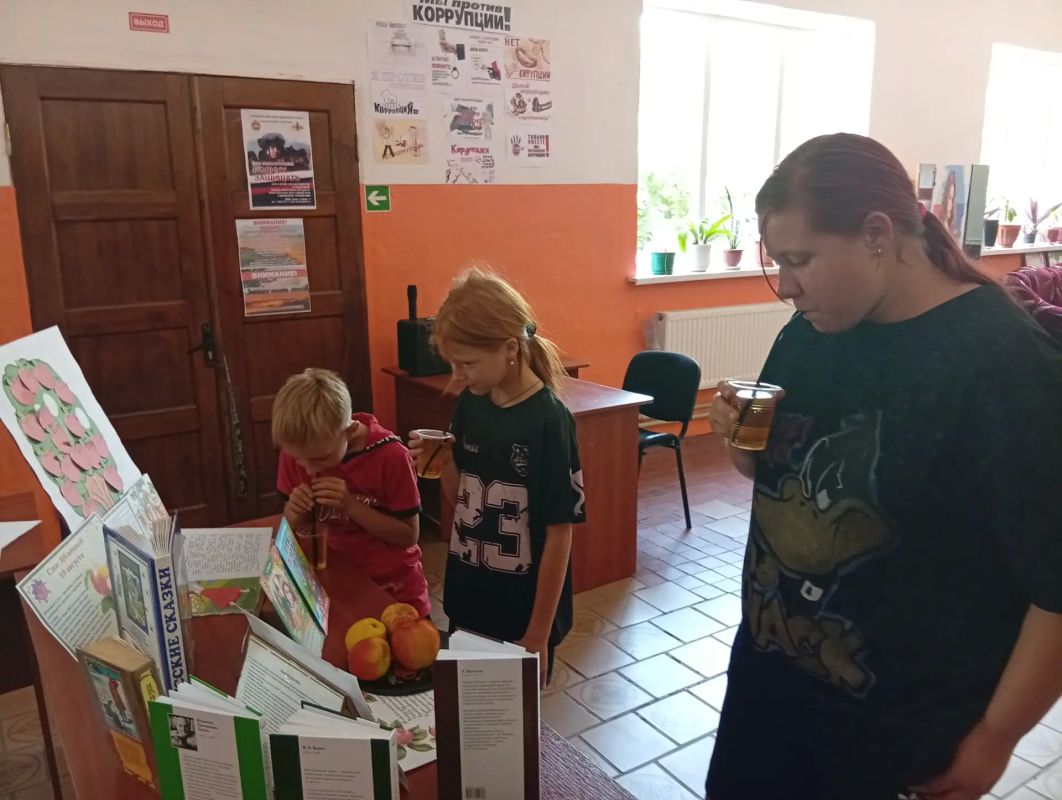 В Бугаевском Доме культуры прошёл час досуга «Яблочная карусель» В Бугаевском Доме культуры прошёл час досуга «Яблочная карусель»