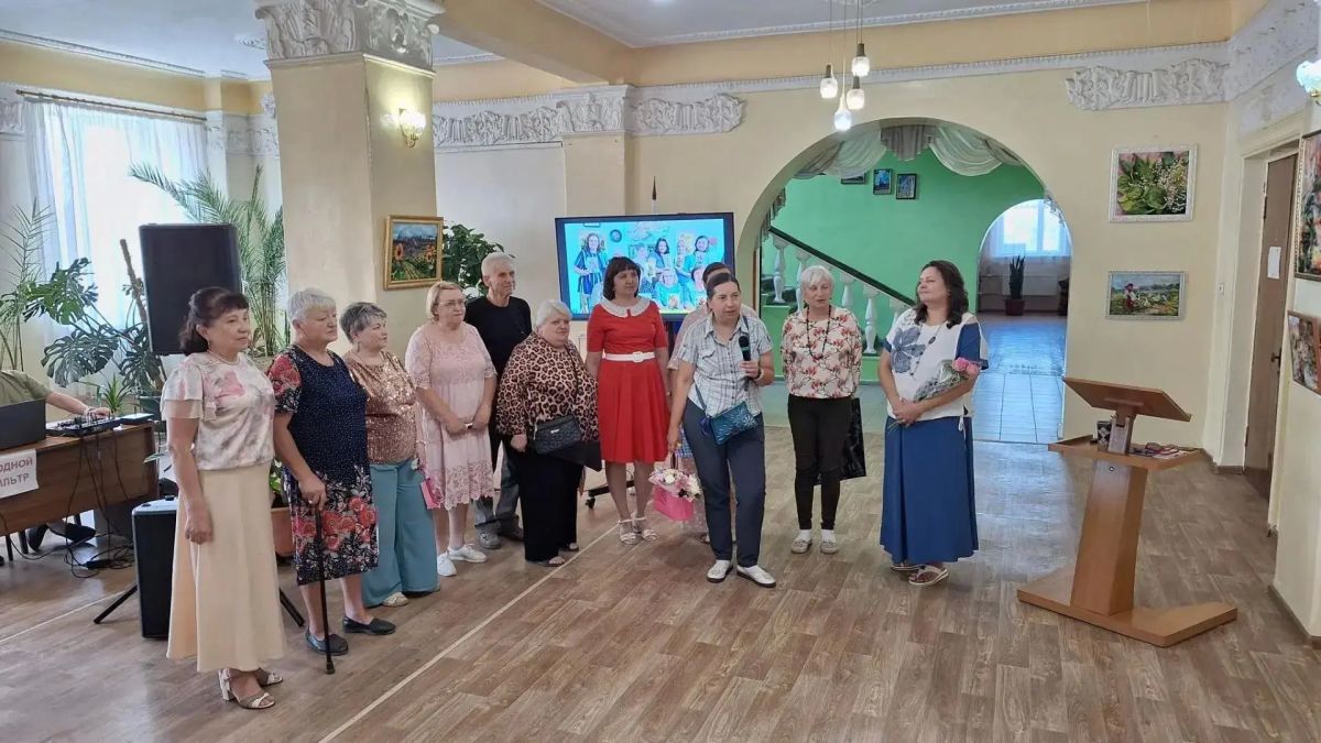В Кировском городском Дворце культуры в дни уходящего лета, состоялось открытие персональной выставки «Пушистое настроение» мастера любительского клуба «Кудесники» Валентины Смирновой В Кировском городском Дворце культуры в дни уходящего лета, состоялось открытие персональной выставки «Пушистое настроение» мастера любительского клуба «Кудесники» Валентины Смирновой