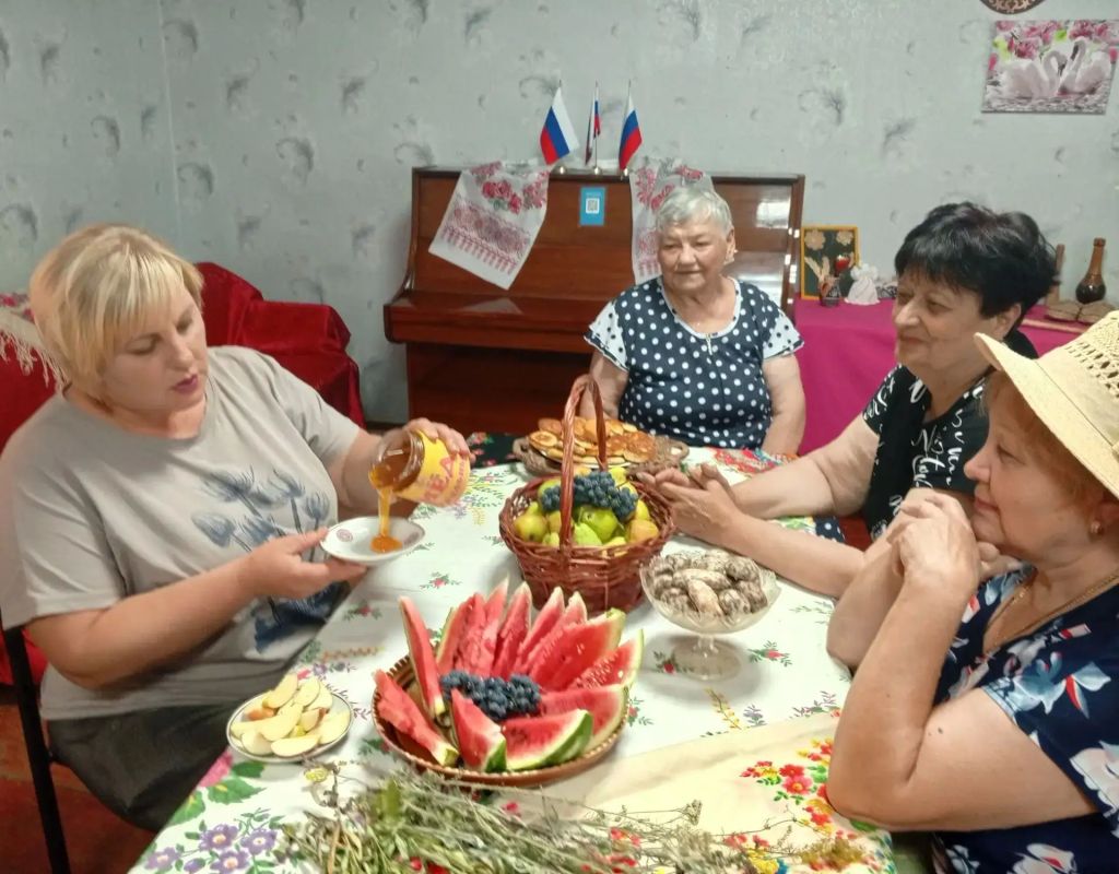 В Клубе "Дельта" пгт Бугаевка прошли праздничные посиделки "Как на Яблочный на Спас – приглашаем в гости вас" В Клубе "Дельта" пгт Бугаевка прошли праздничные посиделки "Как на Яблочный на Спас – приглашаем в гости вас"
