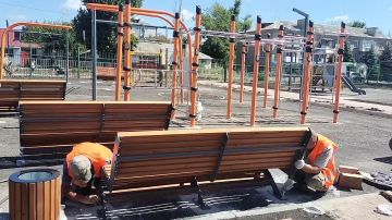 Благоустройство общественной территории по улице Чехова Продолжаются работы по благоустройству общественной территории по улице Чехова, в районе школы